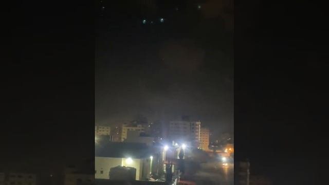  Альбом 
Прямо сейчас Израиль наносит удары в секторе Газа 

Это ответ на обстрелы израильского г