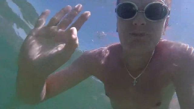 Плаваю под водой!