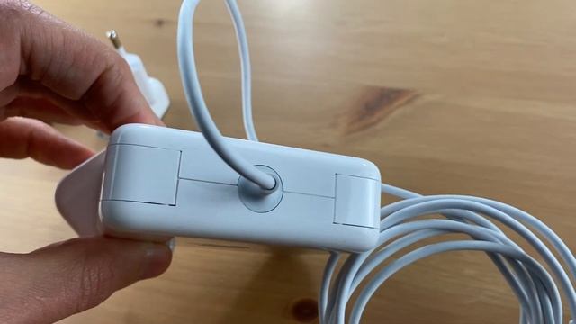 Apple 85W MagSafe 2 Power Adapter + Accessories