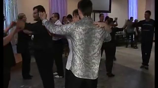 Студия бытовой танцевальной культуры  учит липчан вальсу  и танго