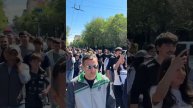 Шествие молодежи по улице Кочара