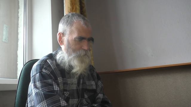 Василий читает Евангелие с толкованием