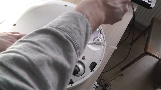 Как поменять аккумуляторную батарею на роботе пылесосе Xiaomi Mi Robot Vacuum Cleaner ?
