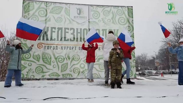 В парке им. Станислава Говорухина Железноводчане сделали маскировочные сетки для наших бойцов!