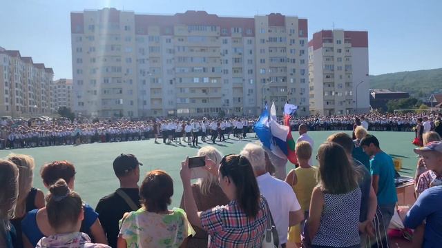 Приехала бабушка с Полевского. Впечатления от Геленджика. Алина идёт в 1 класс. Линейка