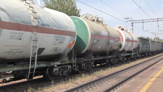 Электровоз ВЛ80С-2516 с грузовым поездом