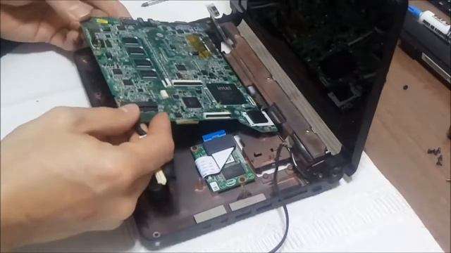 Desarmar netbook Acer Aspire One modelo ZG5