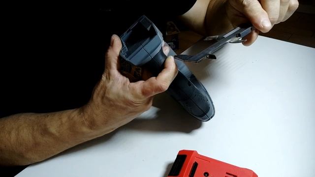 Переделка аккумуляторного инструмента под чужой АКБ 2. Лобзик Ferrex  АКБ Start Pro