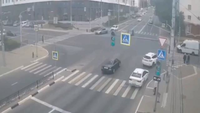 В Белгороде автомобиль протаранил скорую на перекрестке. Пострадали восемь человек. В том числе -...