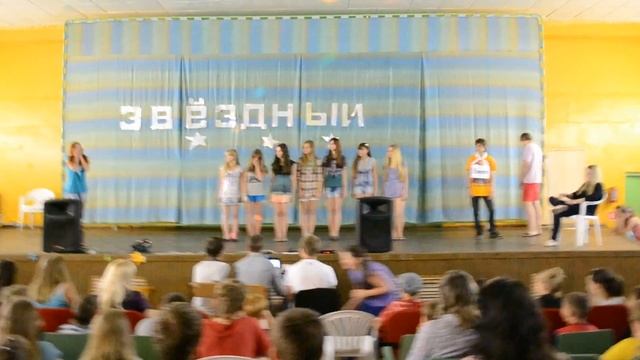 Сценка:"Ребята, сегодня же королева!":)