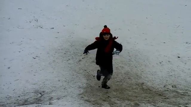 Егор Михейков делает очеть весело делает кувырок назад