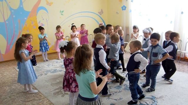 Общий парный танец в средней группе "Динь-динь детский сад". Утренник в детском саду.