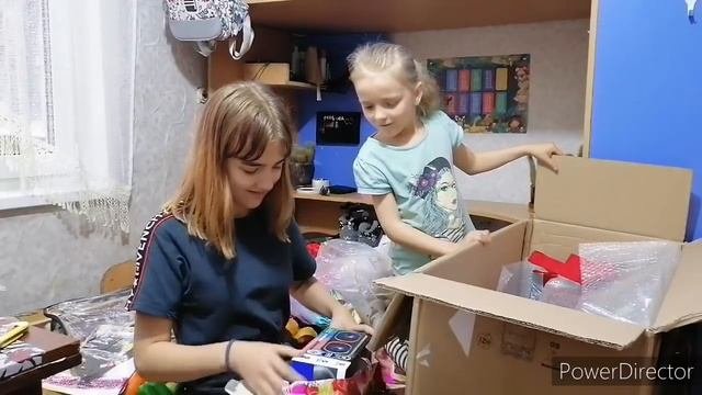 Огромная посылка из Германии, много радости детям.