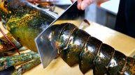 Японская уличная еда - Огромные тигровые креветки пряные чили-креветки Япония морепродукты