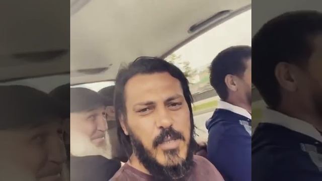 КАДЫРОВА ГОВОРЯТ ЛЮБЯТ В ЧЕЧНЕ ,ТОГДА ВОПРОС ПОЧЕМУ В ДОЛЬ ДОРОГИ СТОЛЬКО ОХРАНЫ