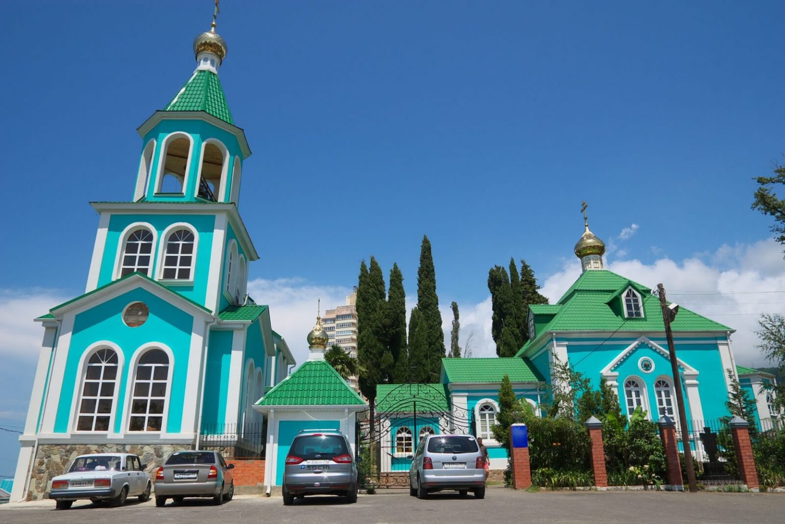 Богородицкая церковь — главный храм Лазаревского Дорога к храму.