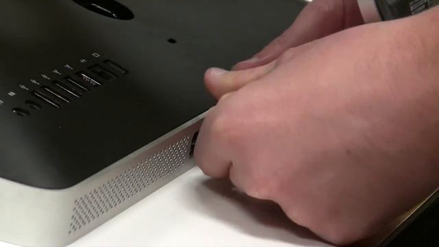 Replacing a Memory Module in Late 2009 iMac
