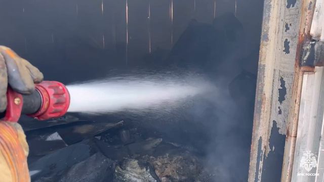 Пожар на складе в Владивостоке.