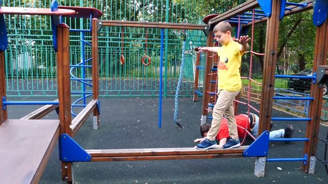 Видео онлайн. Супер Челлендж для героев: победить микробов и пройти полосу препятствий с Имунеле!