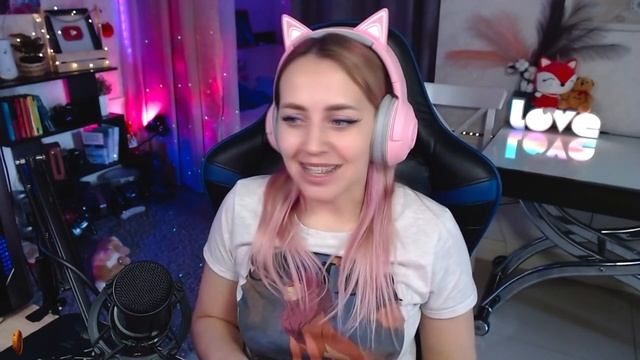 Заряд от "убежище хомяка" и попытки сделать сальто  в кровать ? от Helen Fox ?