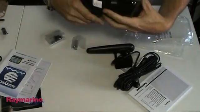 Raymarine dragonfly 5,7 gps fishfinder CHIRP sonar E70085 unboxing