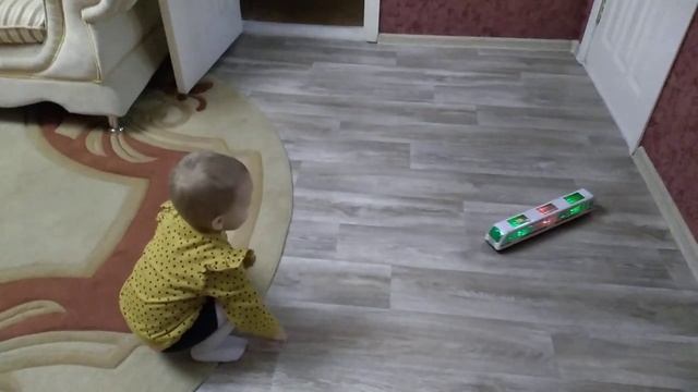 Новая игрушка для Полиночка..mp4