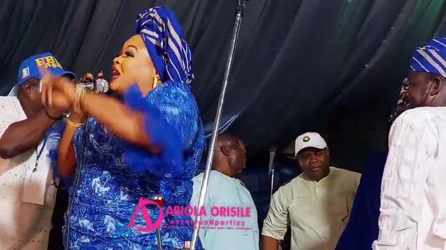 Dayo Amusa New Look as She Serenade Guest on Stage for Abbey Lanre @ 60 Birthday in Lagos