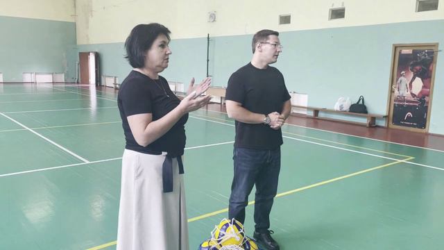 Вручение волейбольного инвентаря