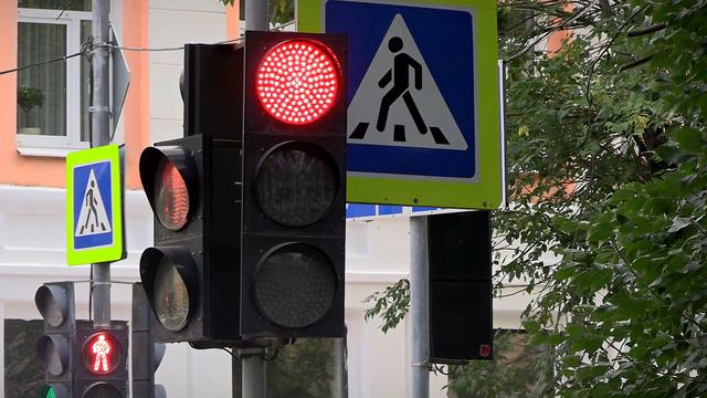 Еще один светофор в Твери заработал по-новому