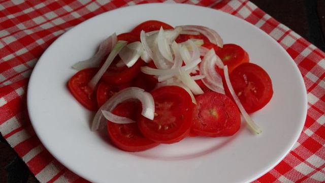 Овощной салатик с мятой и лаймовой заправкой