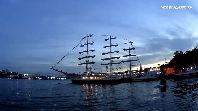 Владивосток парусник Надежда (Timelapse).