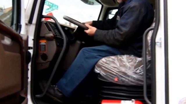 How To Adjust The Steering Wheel On A 2014 Volvo Truck
