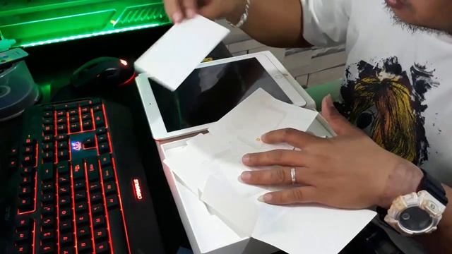 ipad 2017 9.7 gold 32gb.Pinoy unboxing galing sa Lazada