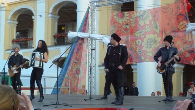 Ас Вентура на Невском. День города 2012. (С 2.20 сек. Go Go за сценой!)