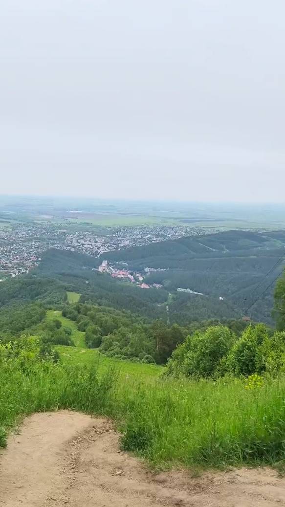 Вид на курорт Белокуриха с горы Церковка