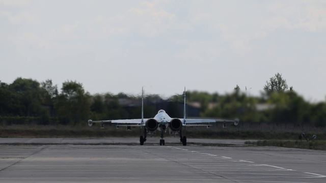Истребитель Су 35с ВКС России выполнил задачу по сопровождению бомбардировщиков