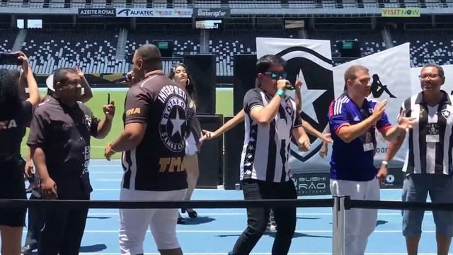BOTAFOGO SAMBA CLUBE - Marcelo Adnet e Chicão cantam o Hono do Botafogo no estádio Nilton Santos ?