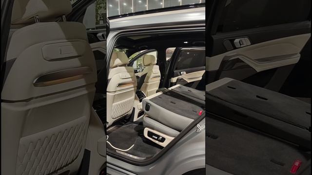 BMW X7 M60i 2023 года