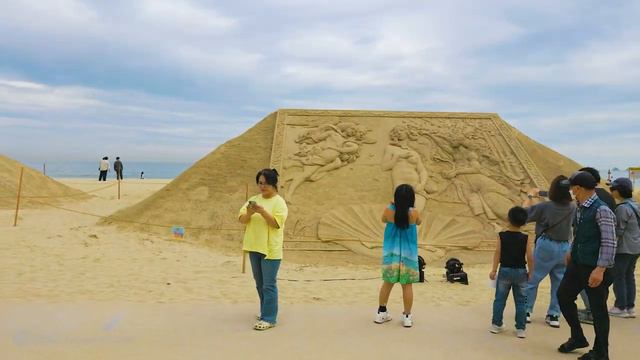 Пляж Хэундэ - начало лета 2024 -, фестиваль песка, который проводится уже четыре года