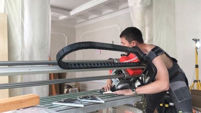 запил плитки каретная стяжка под 45 — внутренний угол кухонного фартука