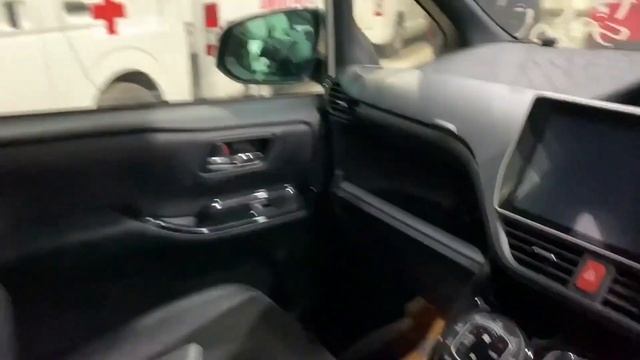 Toyota Noah Si WXB Hybrid 2023-Detailed Walkaround