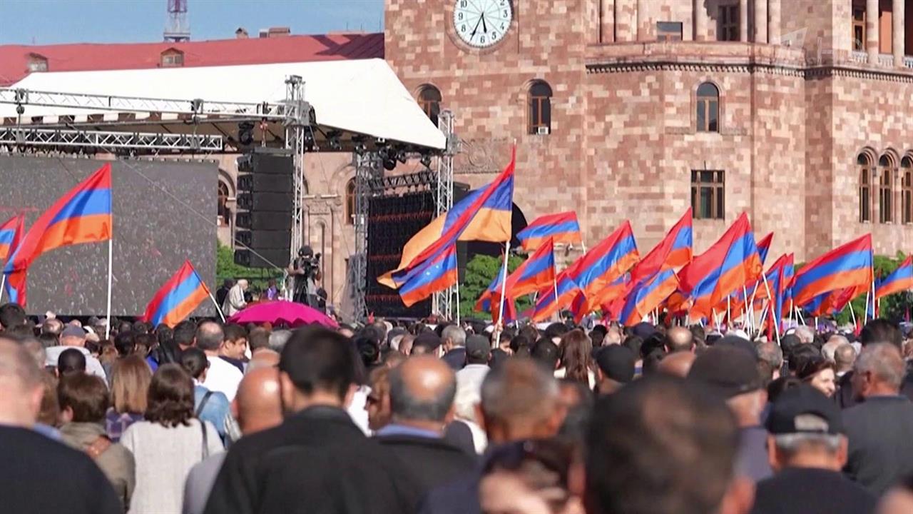 Многотысячные акции протеста проходят в Армении