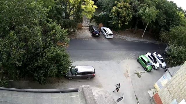 Hikvision DS 2CD1053G0 I день Расстояние 12-15 метров.