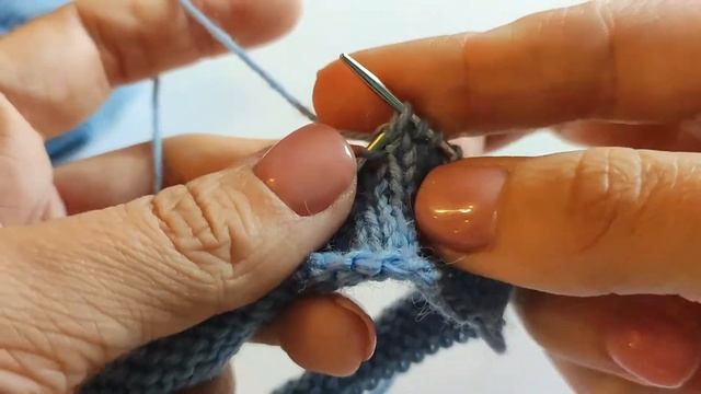 Перекрещивание петель влево без дополнительной спицы