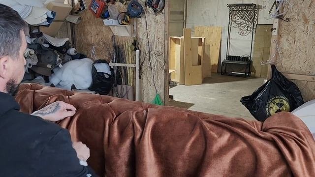 Спинка дивана в каретной стяжке. Радиусная каретная стяжка