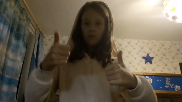Я спрыгнула с двухэтажной кровати????