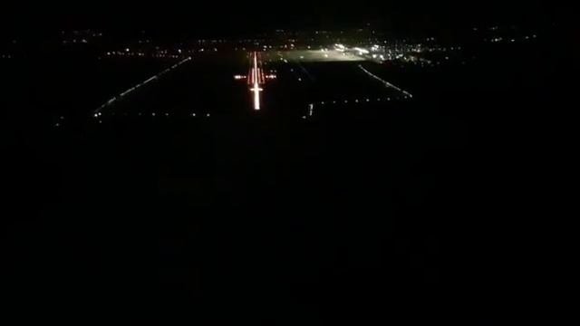 Самолёт. Кабина пилота. Штурвал. Аэропорт. Посадочная полоса. Взлётная полоса.