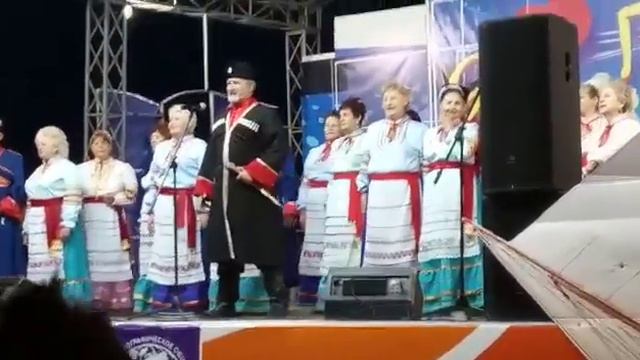 Хуторочек. Геленджикский казачий хор. Солист Владимир Комаров.