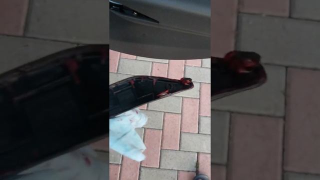 Lada Vesta устранение скрипа внутренних ручек дверей с помощью густой смазки