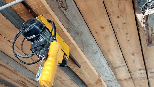 сажу картофель в гребень .